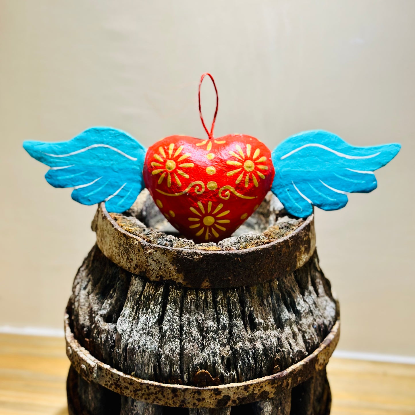 CORAZON CON ALAS DE PAPEL MACHÉ